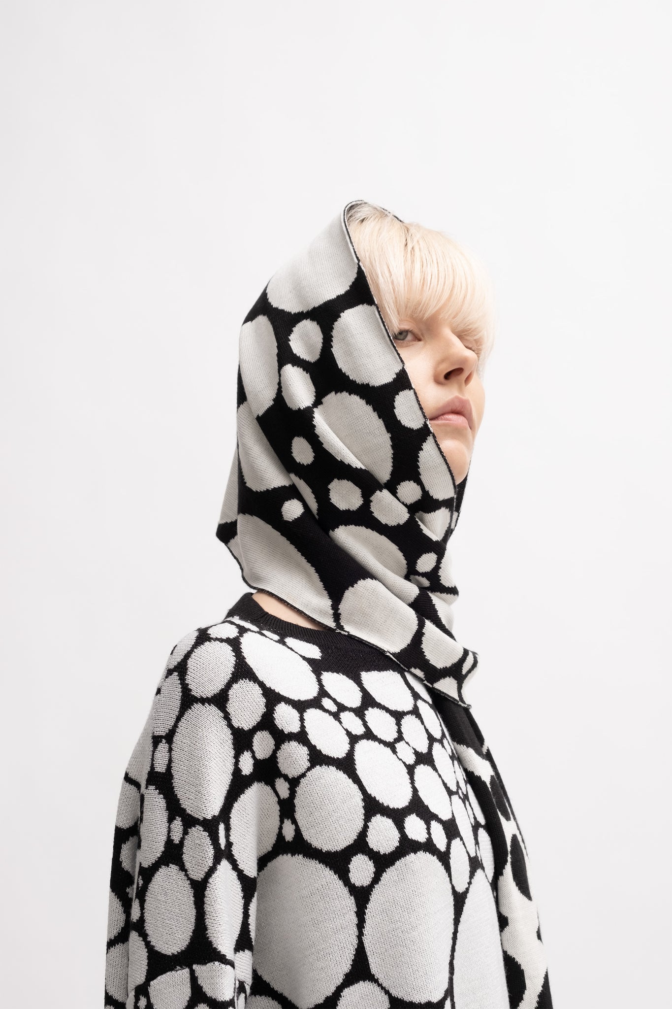 SCARF DOTS