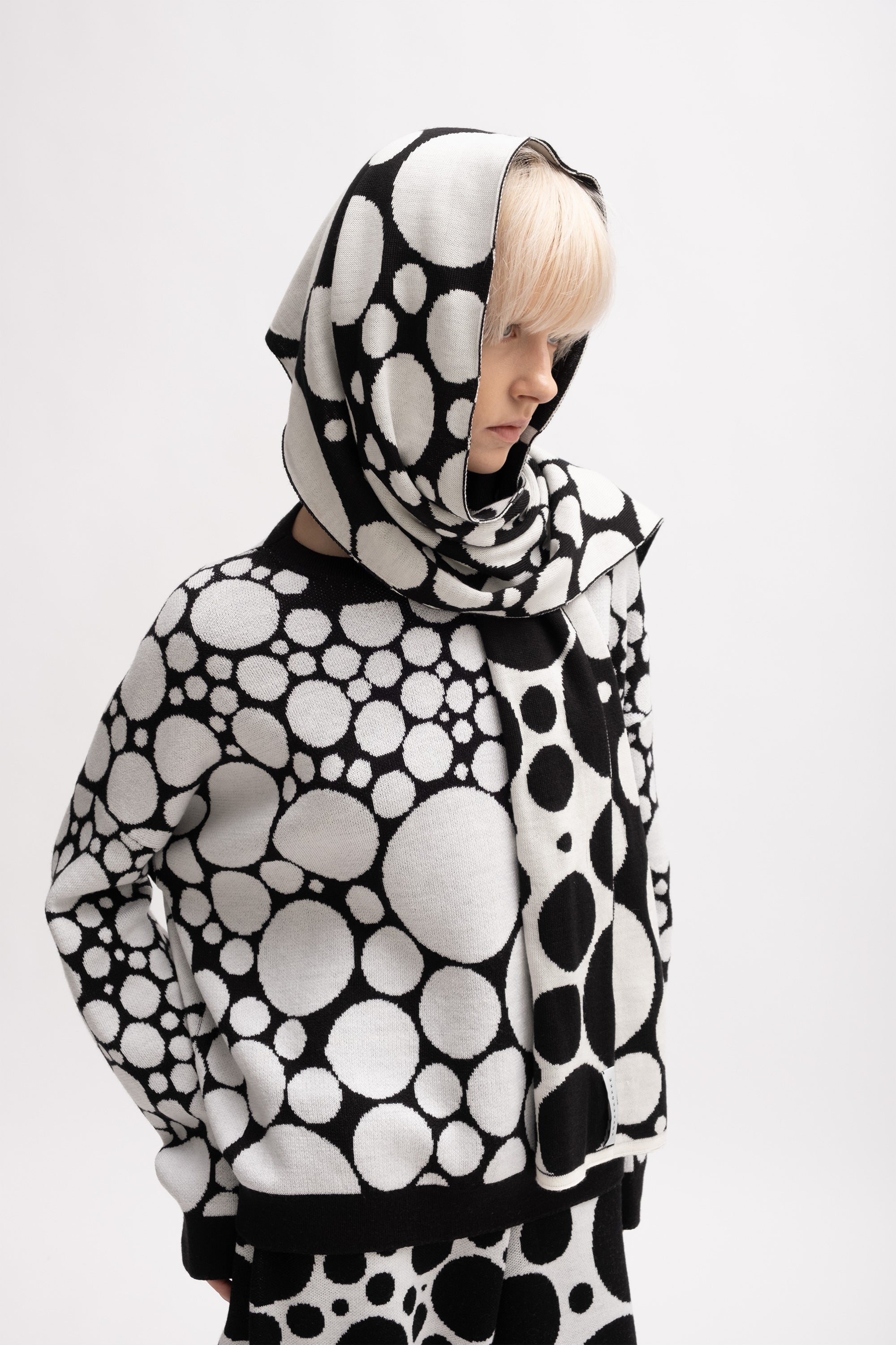 SCARF DOTS